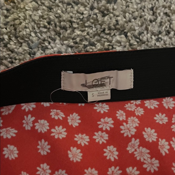 LOFT Pink A-Line Skirt with White Floral Design - Picture 2 of 2